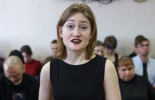 Ativista Darya Kozyreva, que é acusada de desacreditar repetidamente as forças armadas russas